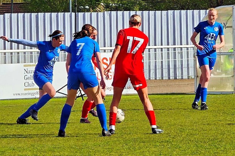 Nice to see Ellie Thomas Leek back in the Orient red for a while. We understand Marta was also at the game.