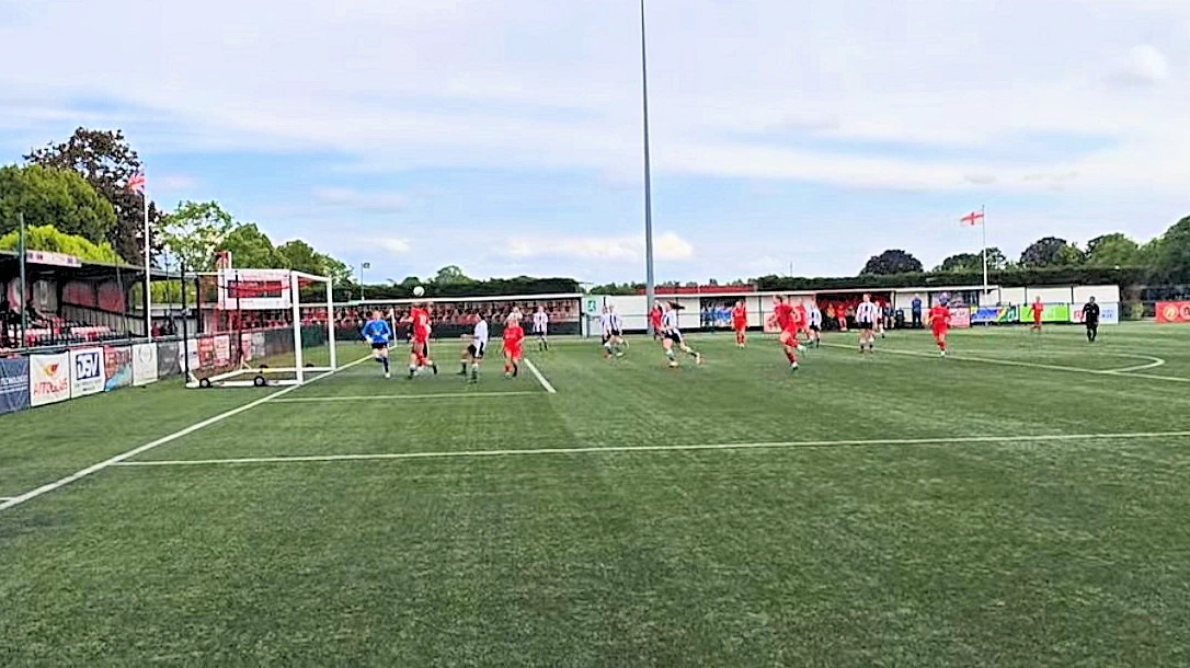 The perfect cross, Wiki Fronc arrives at pace and outjumps the defence - 3:1.