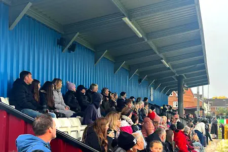 the crowd at Farnham